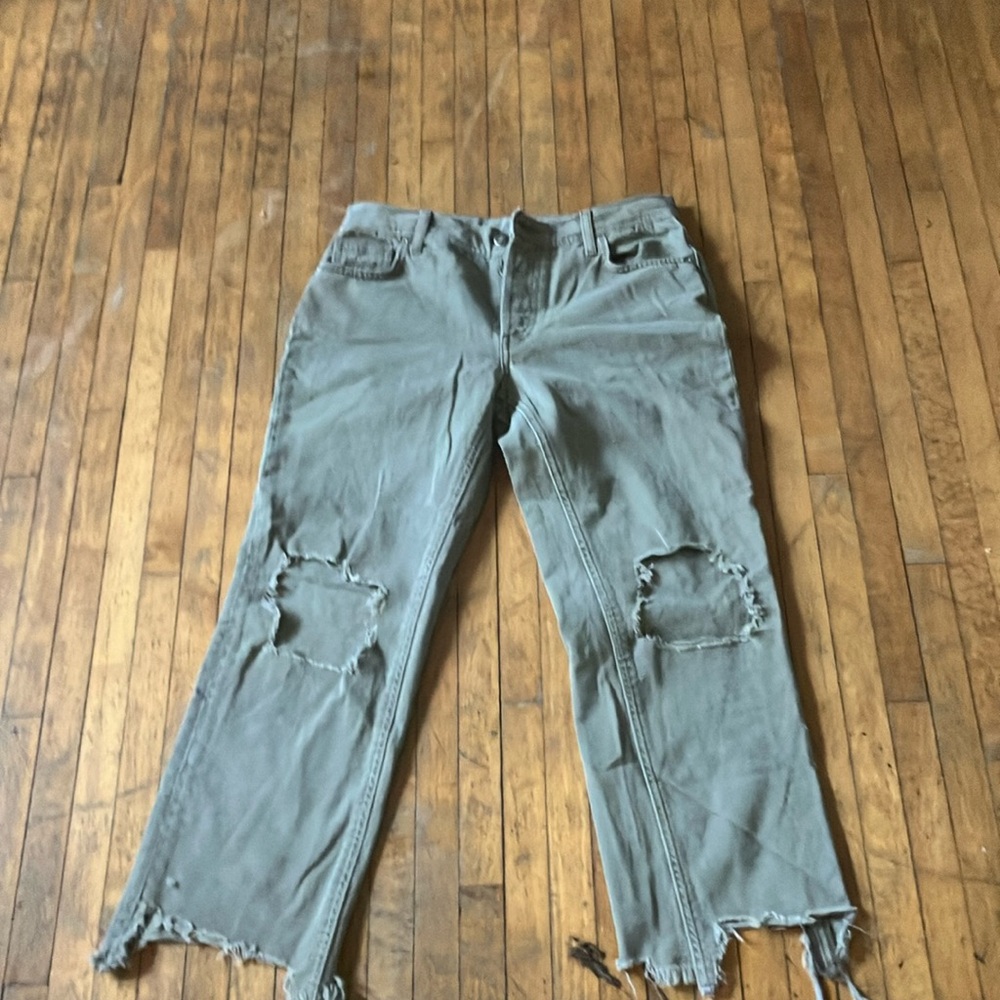 Free people distresses cropped size 26